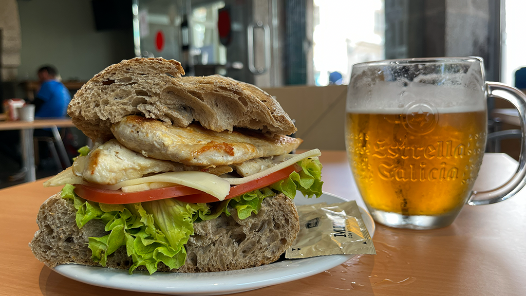 Camino de Madrid: Versorgungsmöglichkeiten - Bocadillo con Pollo (Hähnchenbrustfilet)