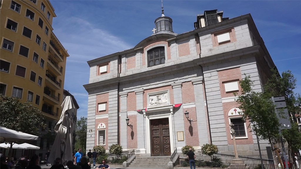 Camino de Madrid: Beschaffung des Pilgerpasses in der Iglesia de Santiago y San Juan Bautista